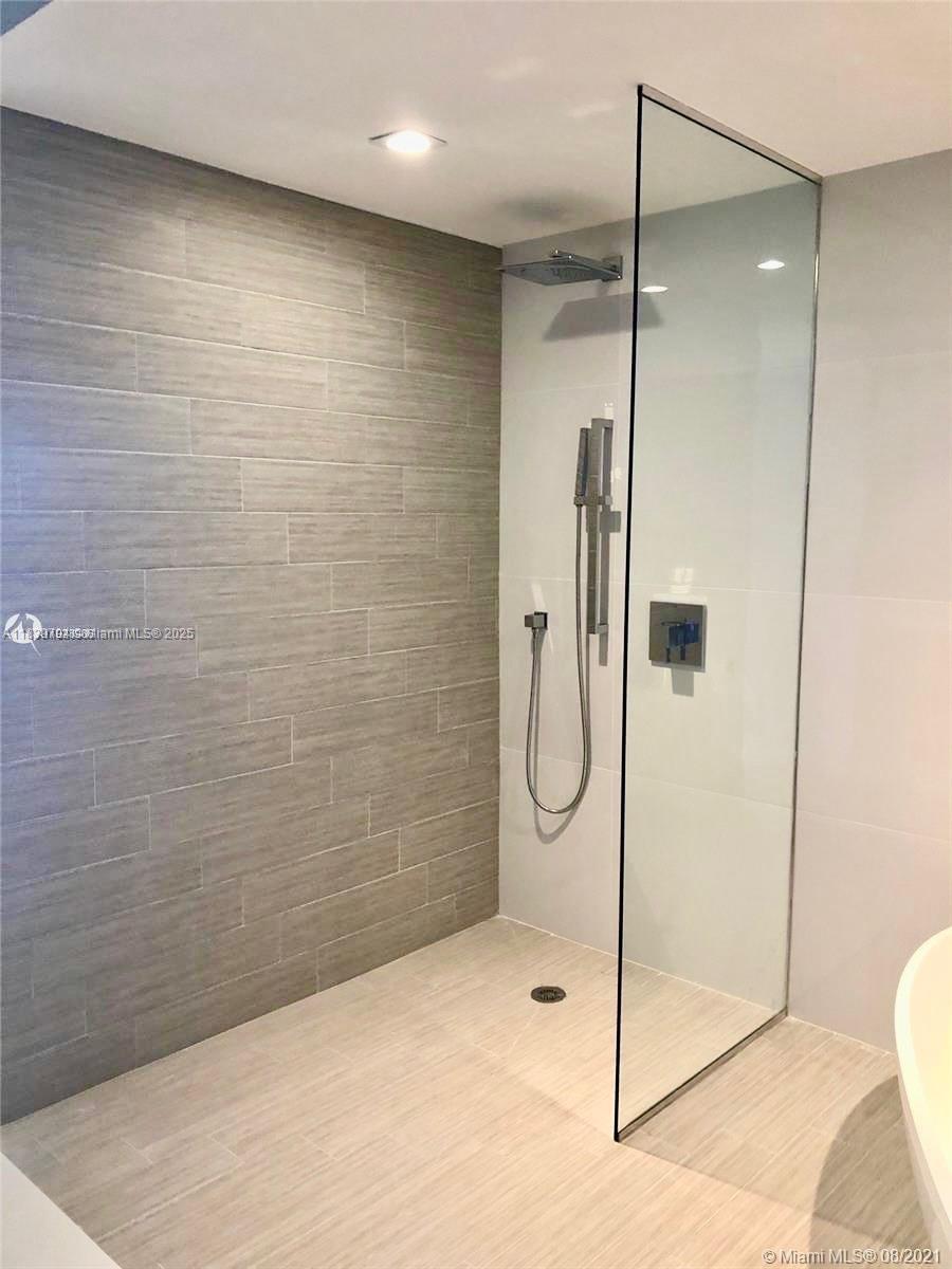 See details 4-1806 2 / 3 1524 sq. ft. $ 2025-07-14 0 Photo
