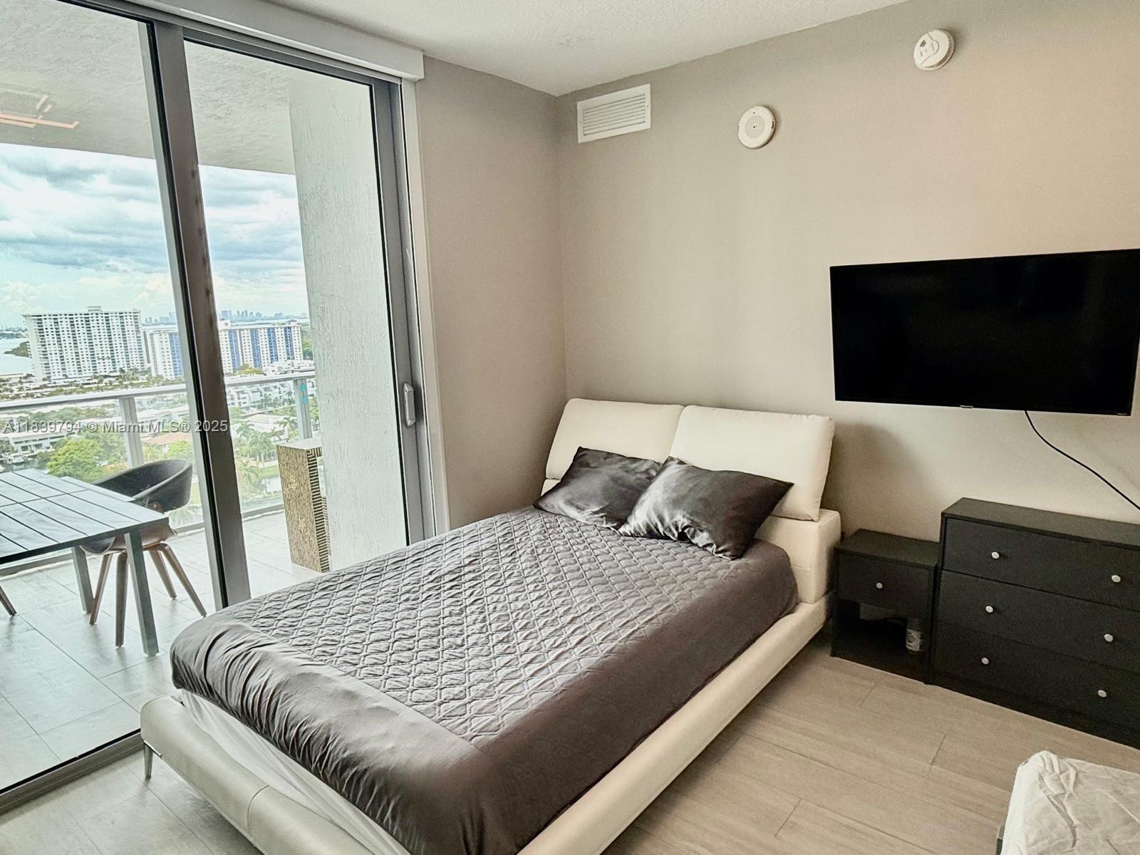 See details 4-1806 2 / 3 1524 sq. ft. $ 2025-07-14 0 Photo