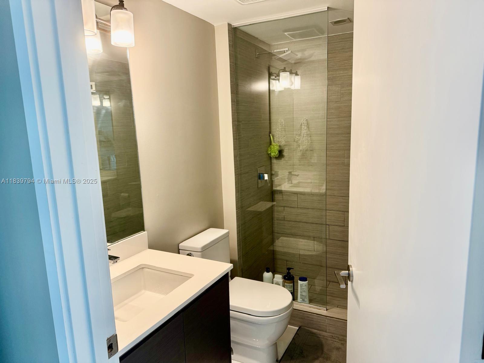 See details 4-1806 2 / 3 1524 sq. ft. $ 2025-07-14 0 Photo