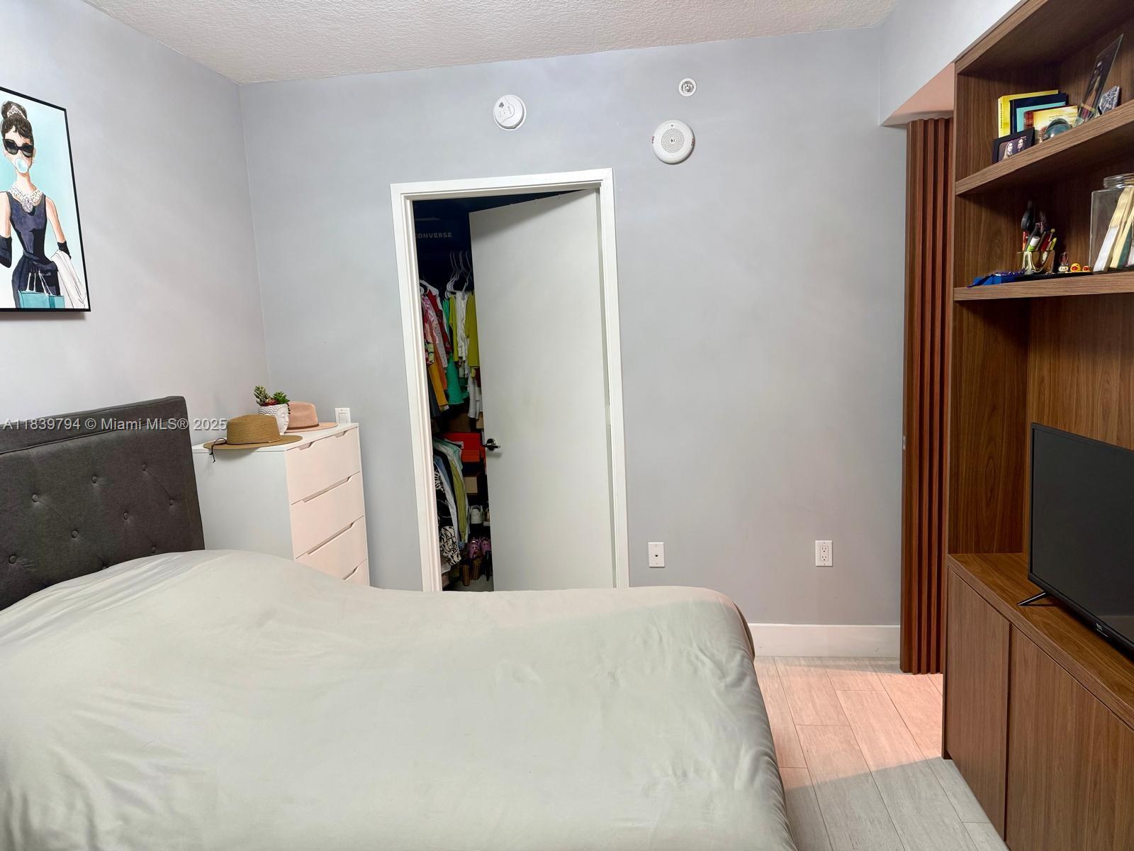 See details 4-1806 2 / 3 1524 sq. ft. $ 2025-07-14 0 Photo