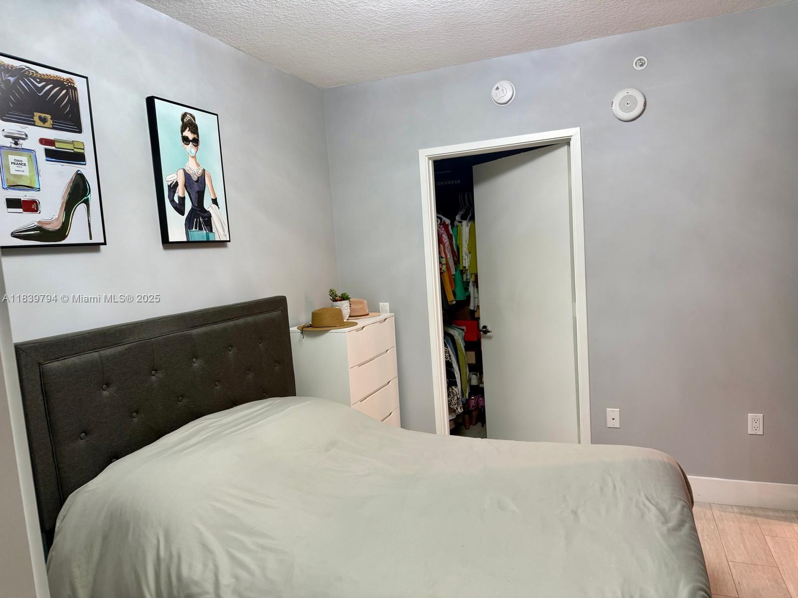 See details 4-1806 2 / 3 1524 sq. ft. $ 2025-07-14 0 Photo