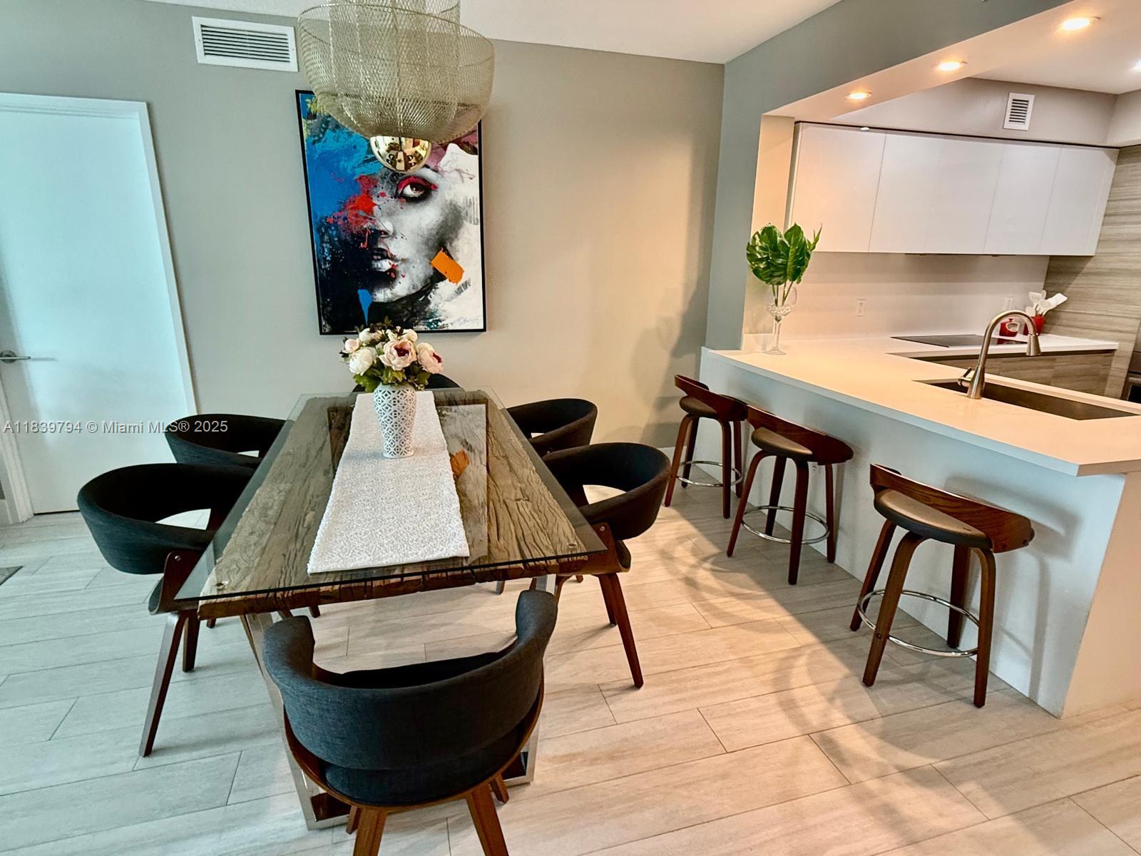See details 4-1806 2 / 3 1524 sq. ft. $ 2025-07-14 0 Photo