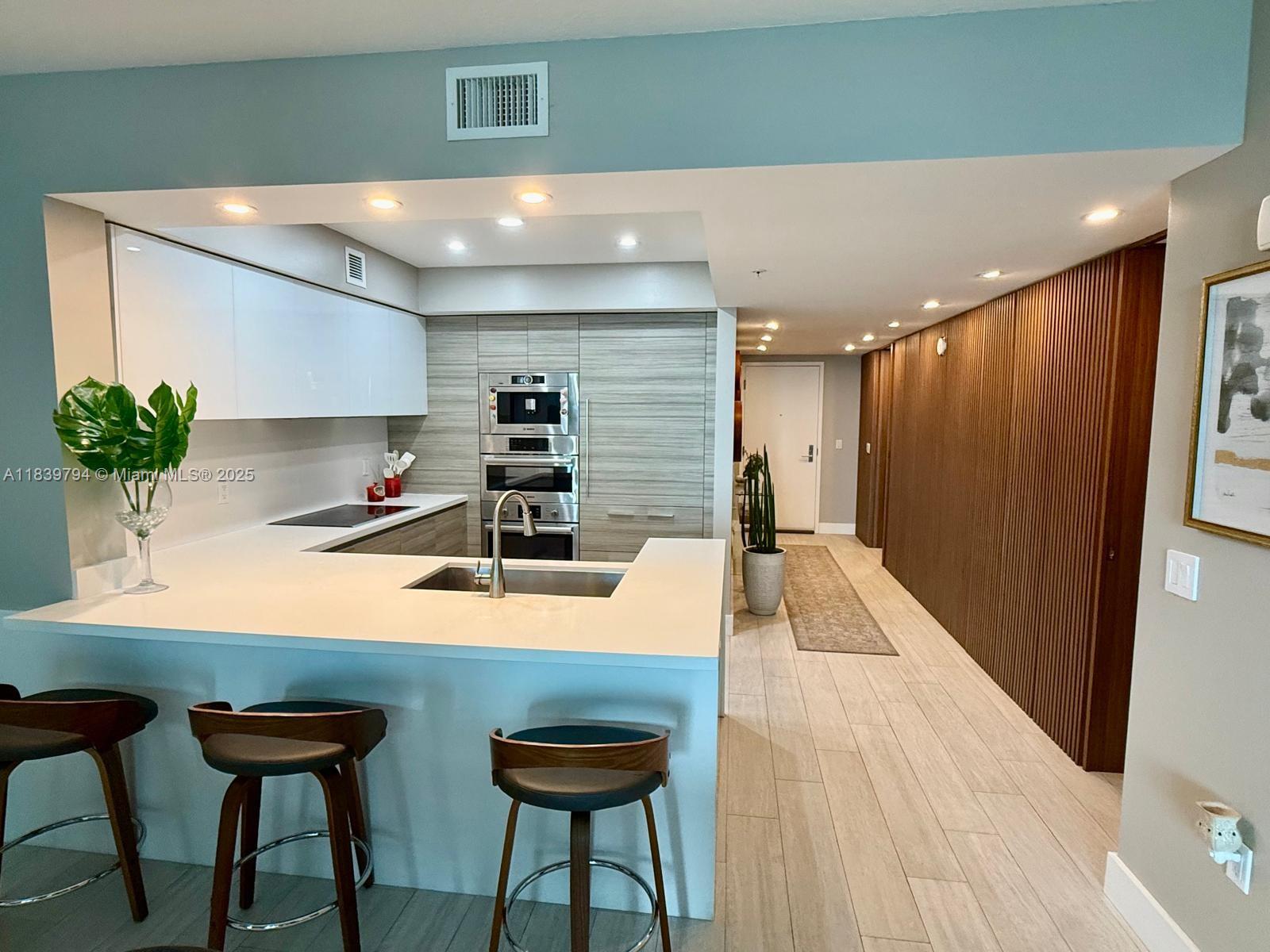 See details 4-1806 2 / 3 1524 sq. ft. $ 2025-07-14 0 Photo