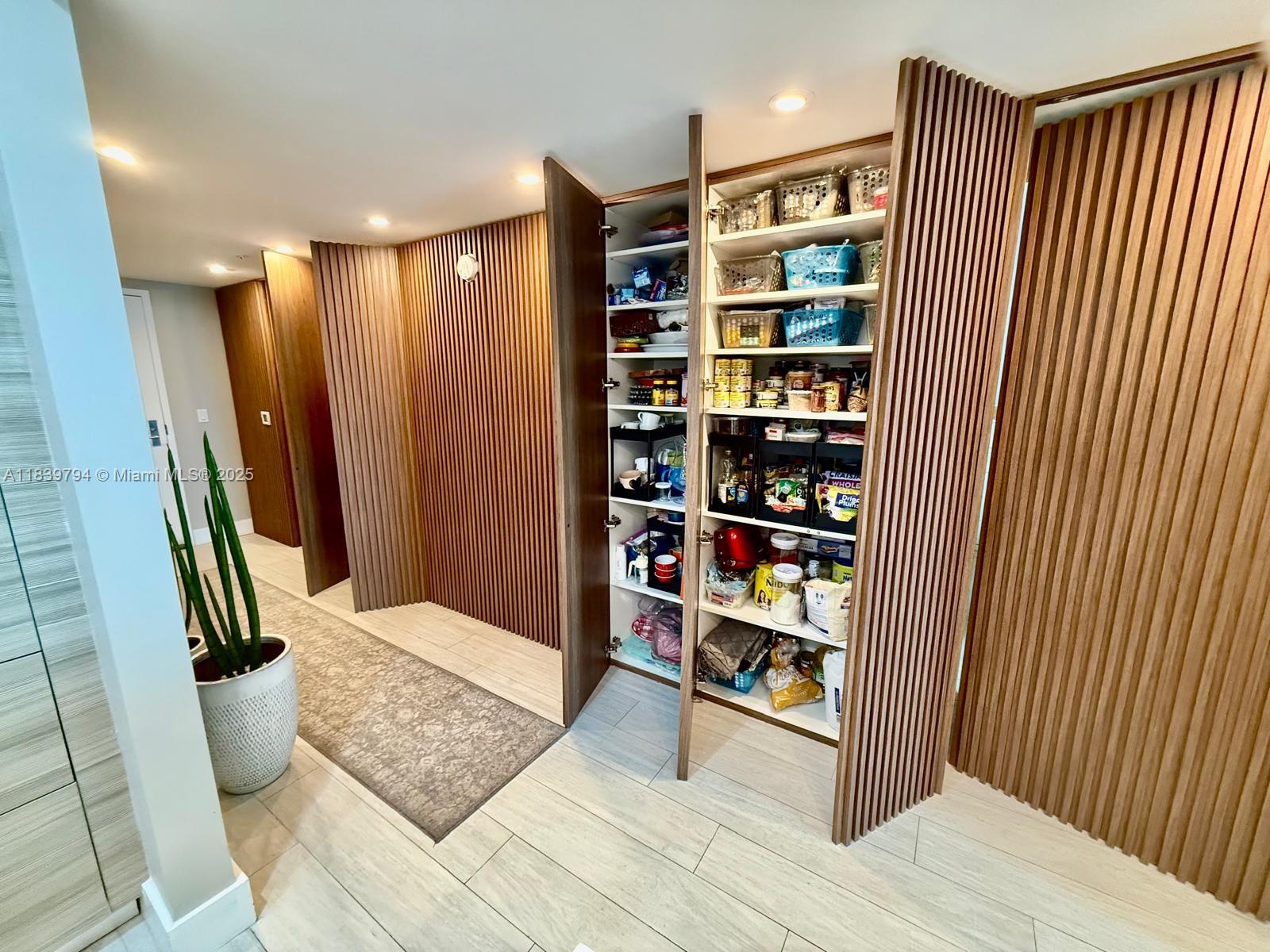 See details 4-1806 2 / 3 1524 sq. ft. $ 2025-07-14 0 Photo