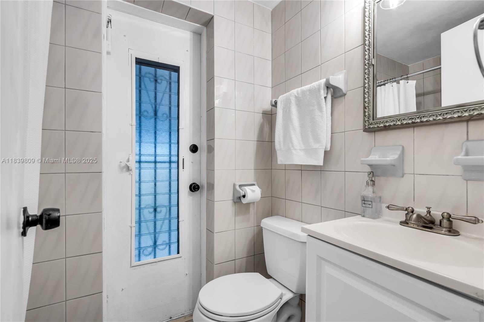 See details / 2370 sq. ft. $ 2025-07-14 0 Photo