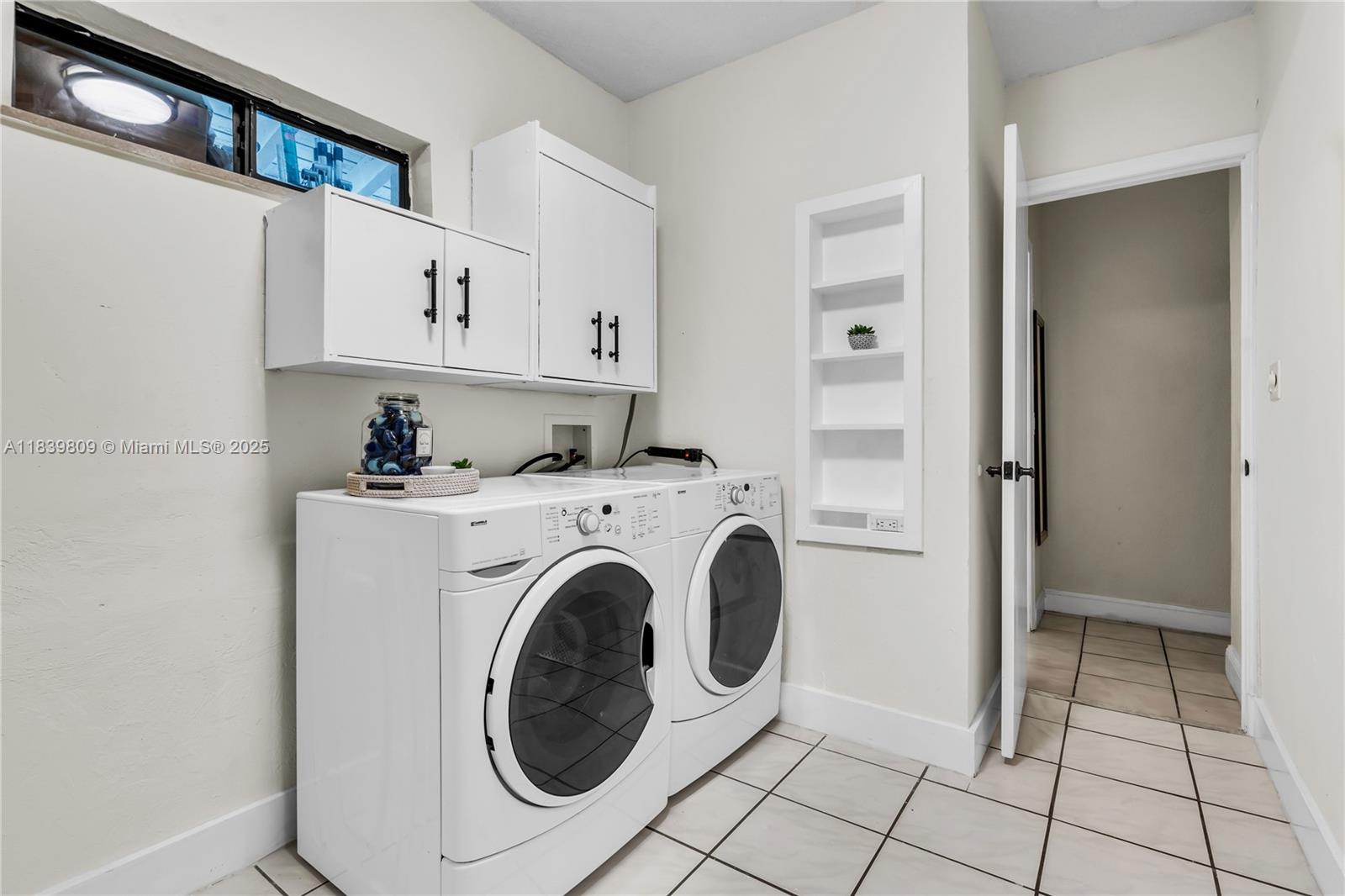 See details / 2370 sq. ft. $ 2025-07-14 0 Photo