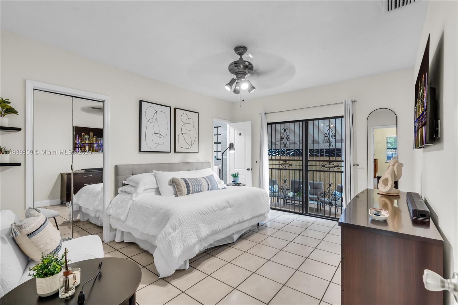 See details / 2370 sq. ft. $ 2025-07-14 0 Photo