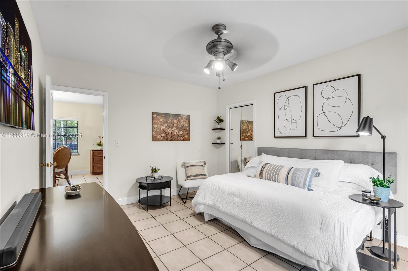 See details / 2370 sq. ft. $ 2025-07-14 0 Photo