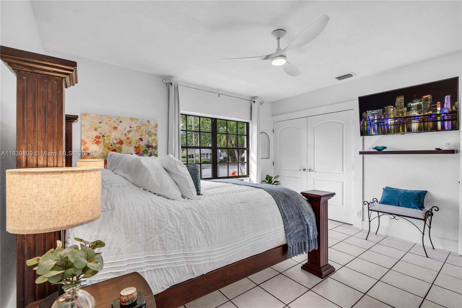 See details / 2370 sq. ft. $ 2025-07-14 0 Photo