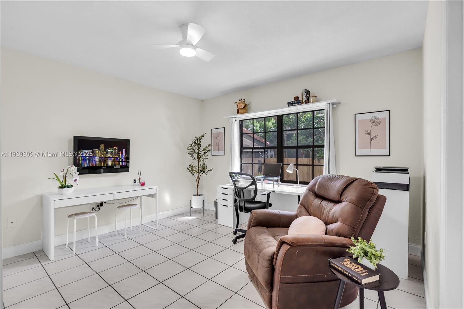 See details / 2370 sq. ft. $ 2025-07-14 0 Photo