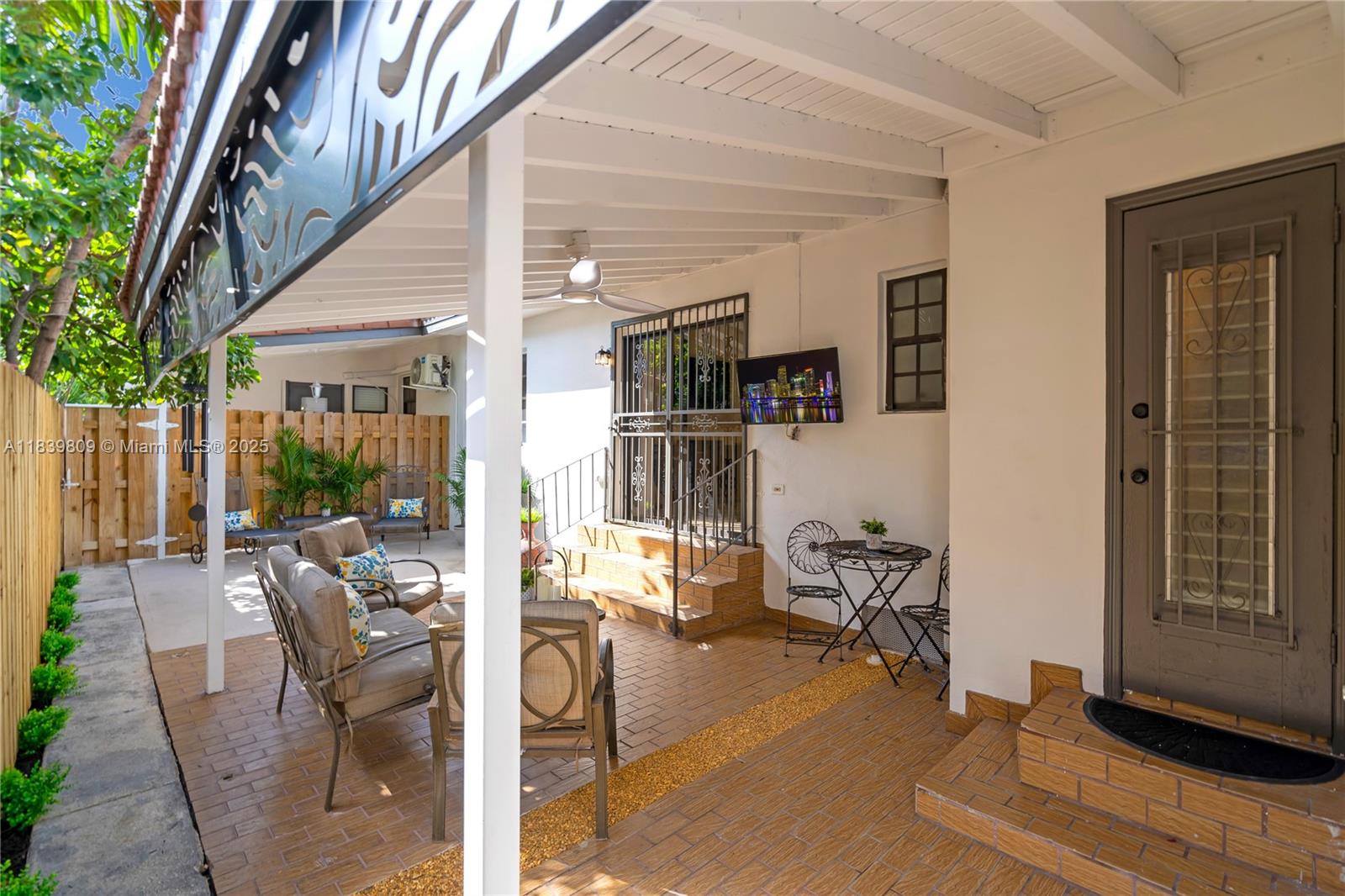 See details / 2370 sq. ft. $ 2025-07-14 0 Photo