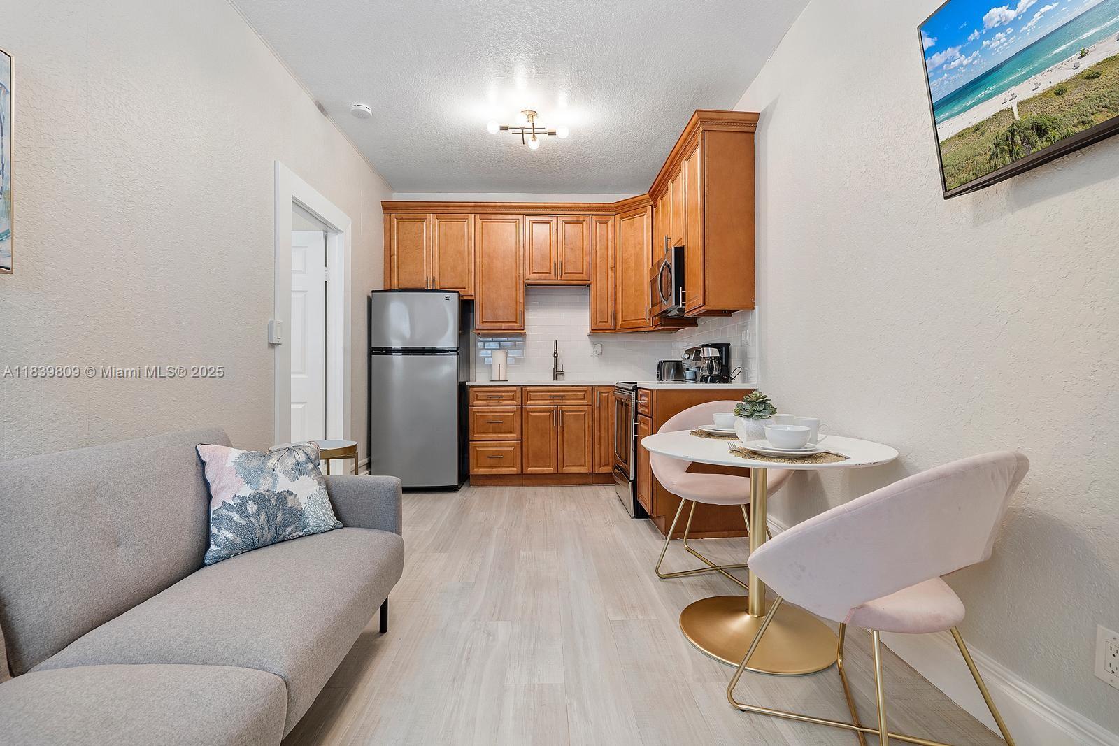 See details / 2370 sq. ft. $ 2025-07-14 0 Photo