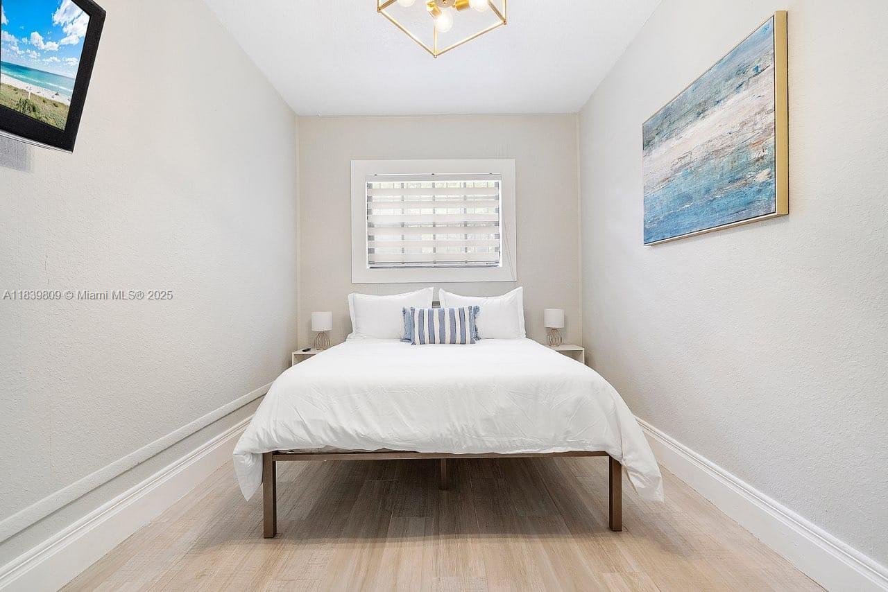 See details / 2370 sq. ft. $ 2025-07-14 0 Photo