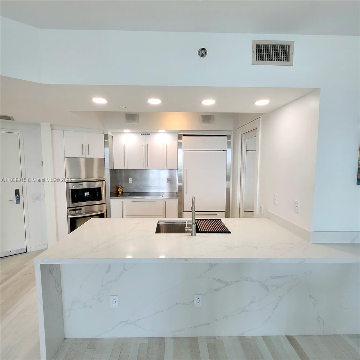 Photo of 450 Alton Rd  #1606, Miami Beach, Florida, 33139 - 