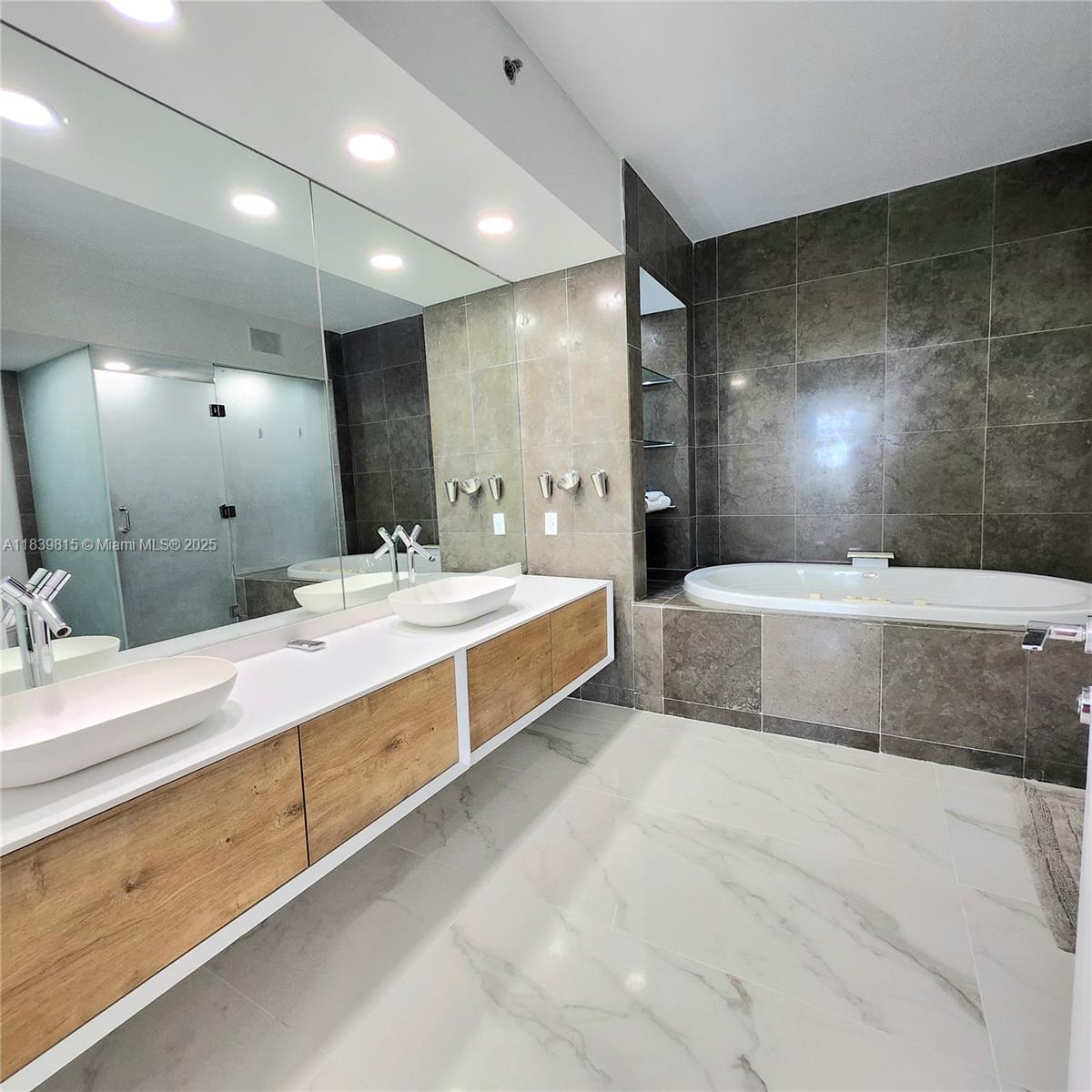 Photo of 450 Alton Rd  #1606, Miami Beach, Florida, 33139 - 
