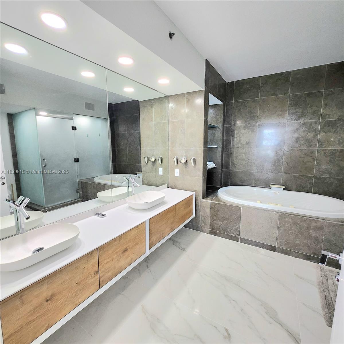 Photo of 450 Alton Rd  #1606, Miami Beach, Florida, 33139 - 