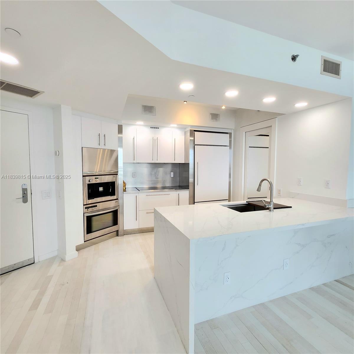 Photo of 450 Alton Rd  #1606, Miami Beach, Florida, 33139 - 