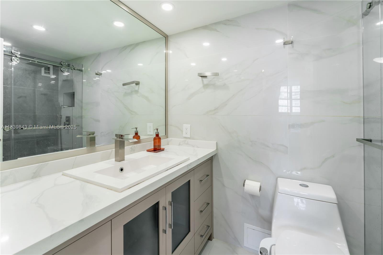 Photo of 3901 Ocean Dr  #10C, Hollywood, Florida, 33019 - 