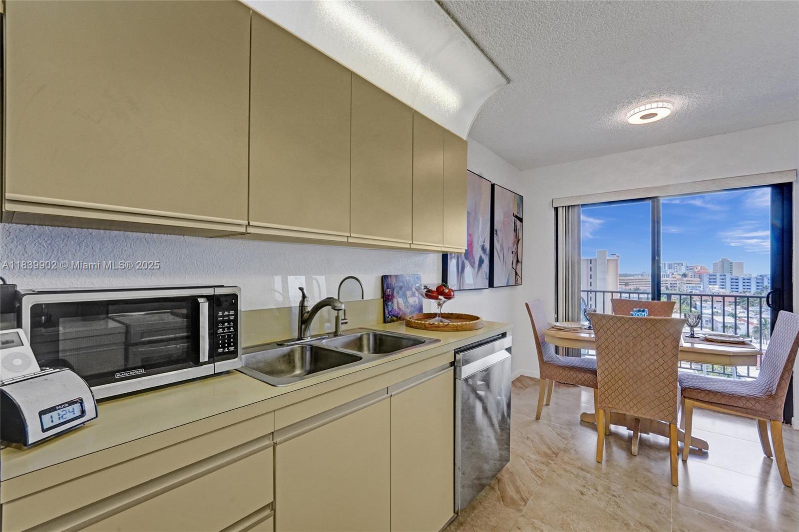 Photo of 1201 Ocean Dr  #904N, Hollywood, Florida, 33019 - 