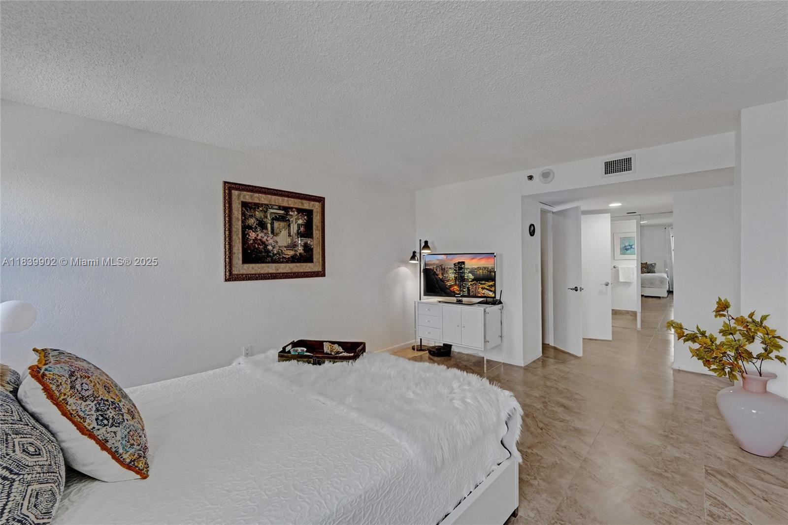 Photo of 1201 Ocean Dr  #904N, Hollywood, Florida, 33019 - 