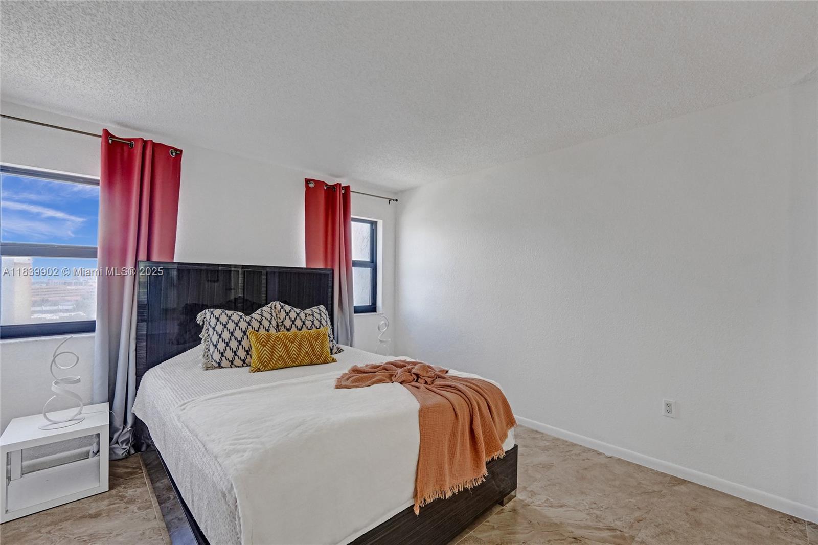 Photo of 1201 Ocean Dr  #904N, Hollywood, Florida, 33019 - 