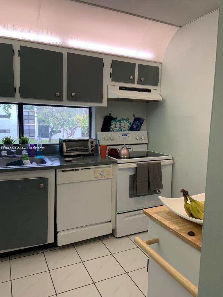 Photo of 17021 Bay Rd #221, Sunny Isles Beach, Florida, 33160 -