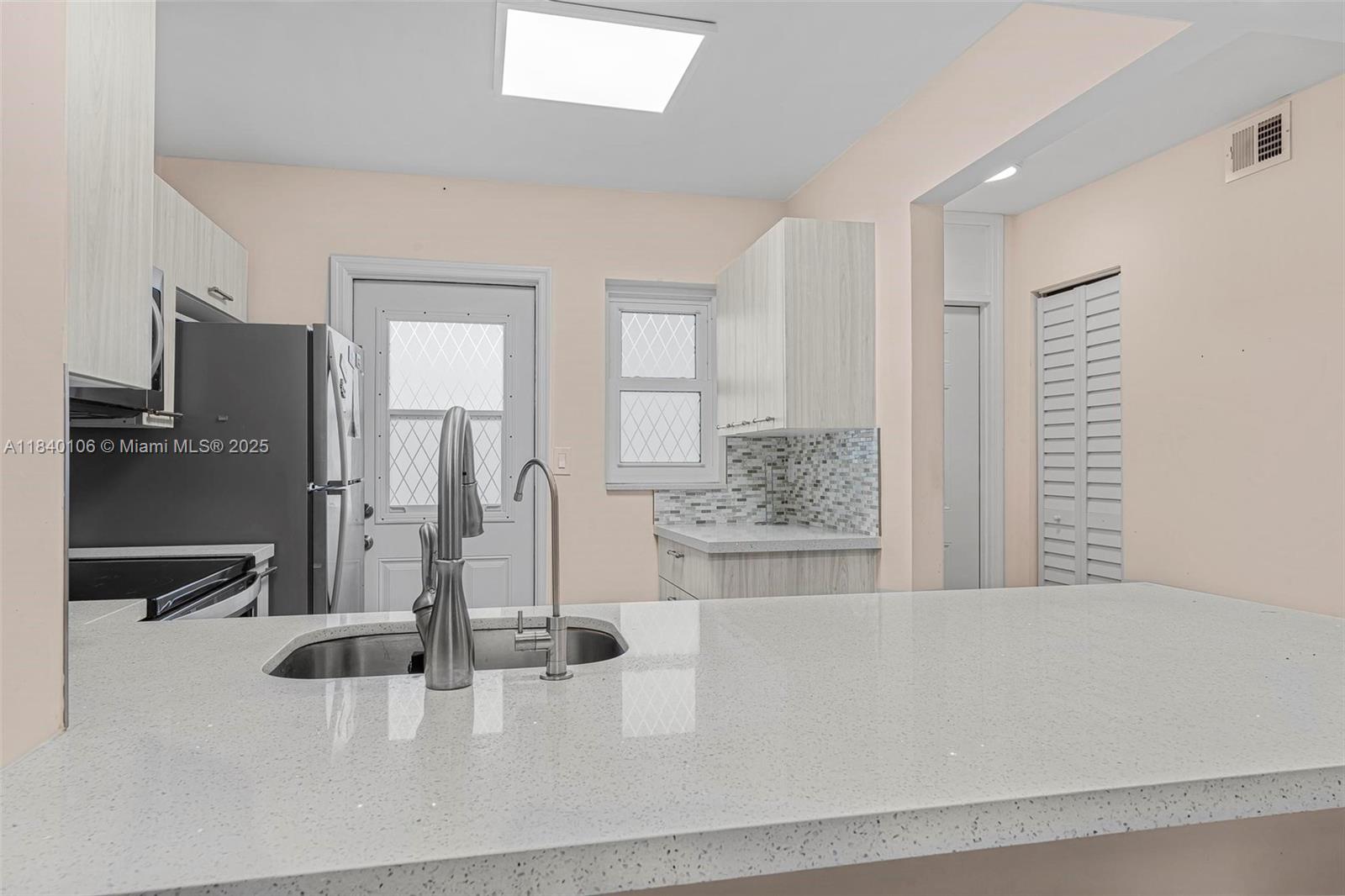 Photo of 609 14th Ave  #603, Hallandale Beach, Florida, 33009 - 