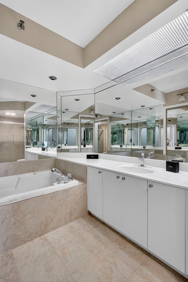 Photo of 20185 Country Club Dr  #1405, Aventura, Florida, 33180 - 