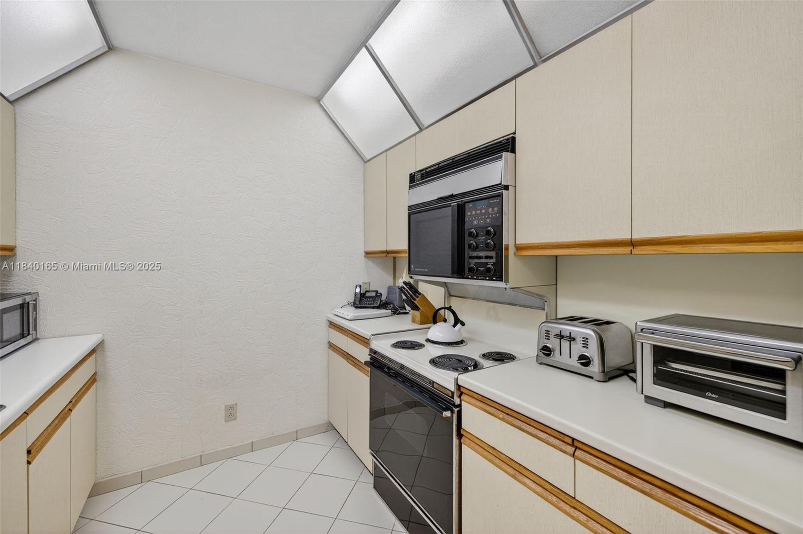 Photo of 20281 Country Club Dr  #704, Aventura, Florida, 33180 - 