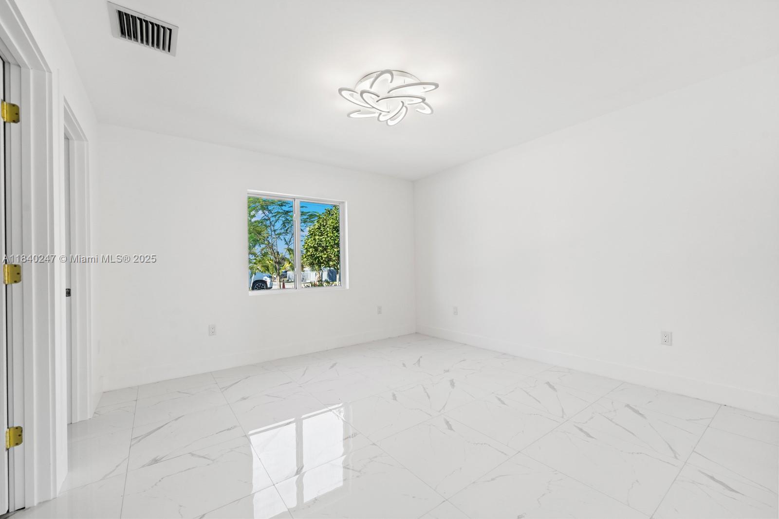 See details / 0 sq. ft. $ 2025-08-07 0 Photo