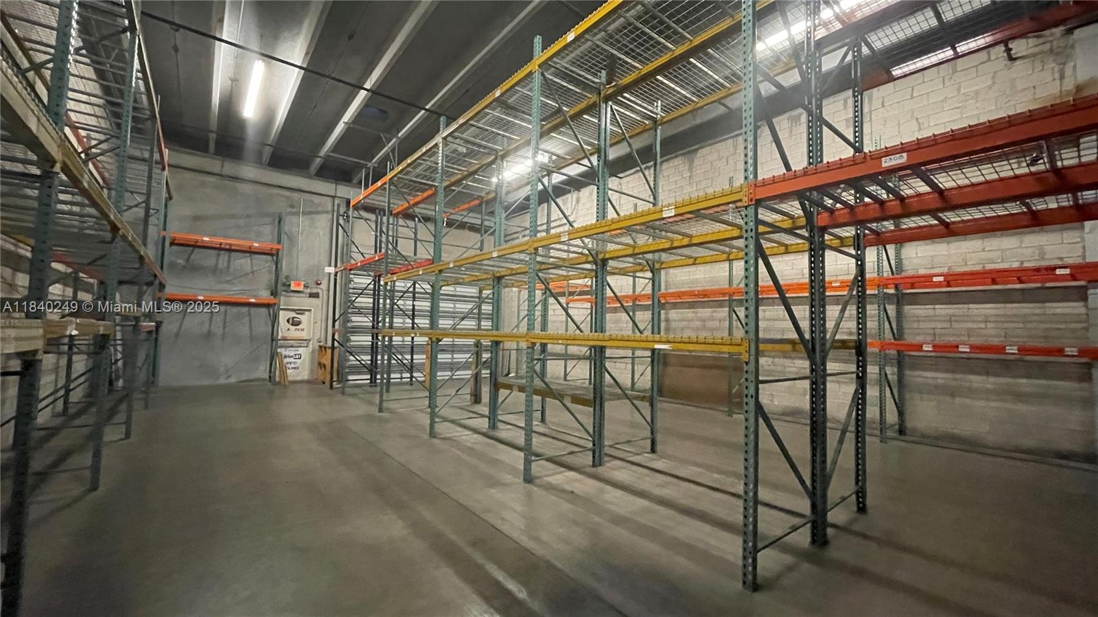 160  /   sq. ft. $ 2025-07-14 0 foto