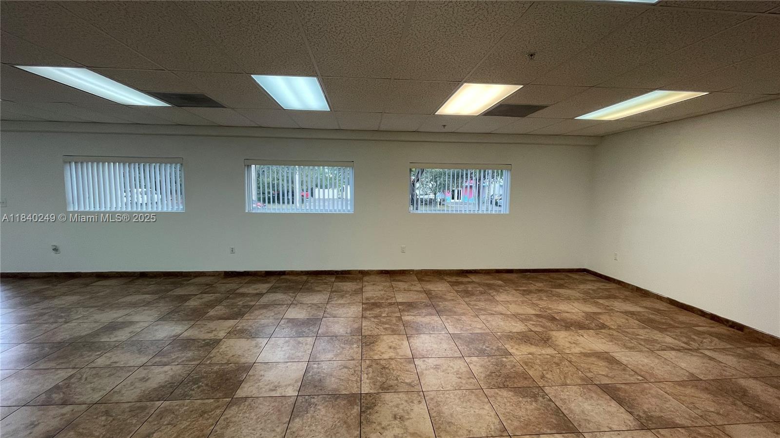 160  /   sq. ft. $ 2025-07-14 0 foto