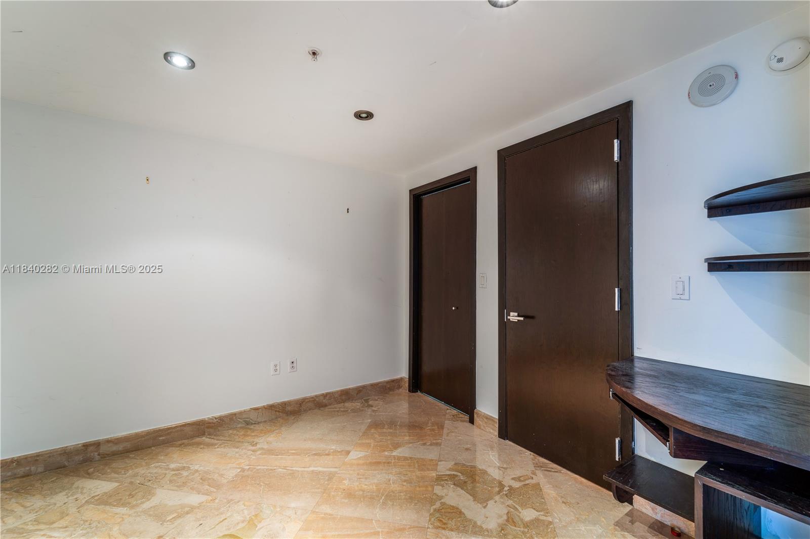 See details 3715 2 / 3 1325 sq. ft. $ 2025-07-14 0 Photo