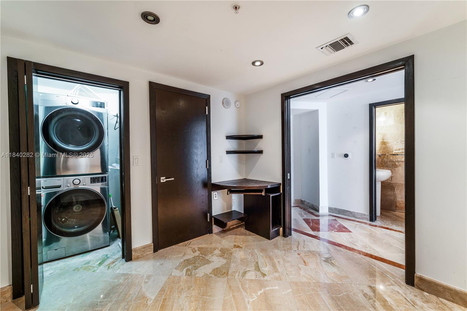 See details 3715 2 / 3 1325 sq. ft. $ 2025-07-14 0 Photo