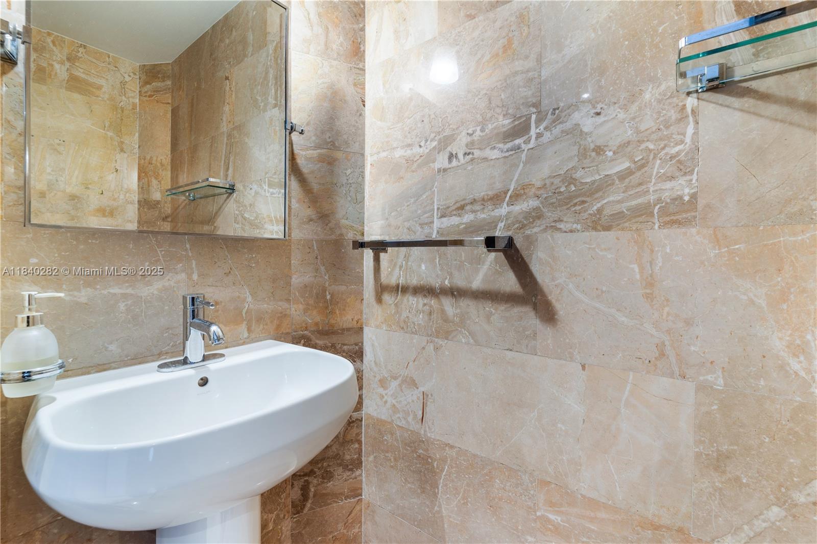 See details 3715 2 / 3 1325 sq. ft. $ 2025-07-14 0 Photo