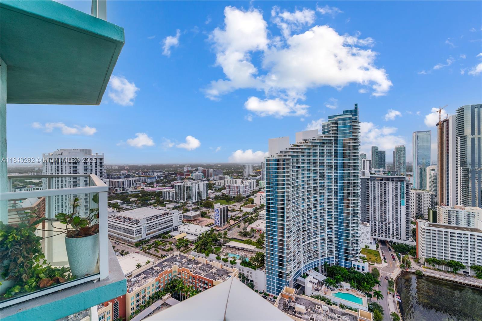 See details 3715 2 / 3 1325 sq. ft. $ 2025-07-14 0 Photo