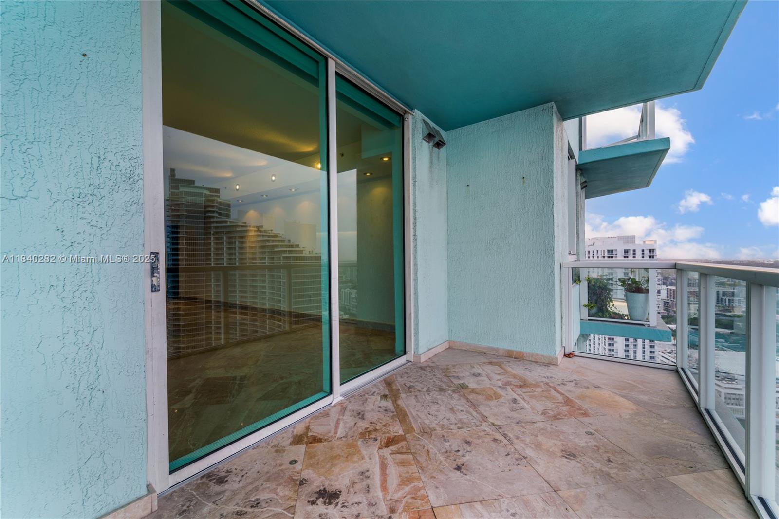 See details 3715 2 / 3 1325 sq. ft. $ 2025-07-14 0 Photo