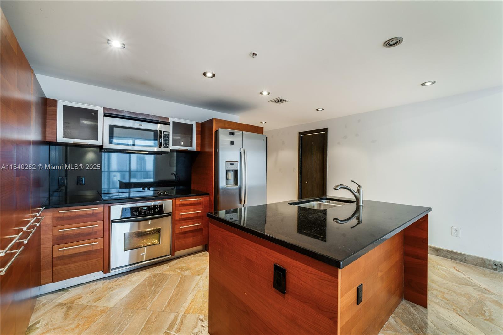 See details 3715 2 / 3 1325 sq. ft. $ 2025-07-14 0 Photo