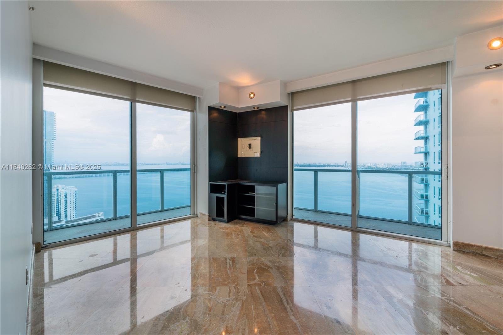 See details 3715 2 / 3 1325 sq. ft. $ 2025-07-14 0 Photo