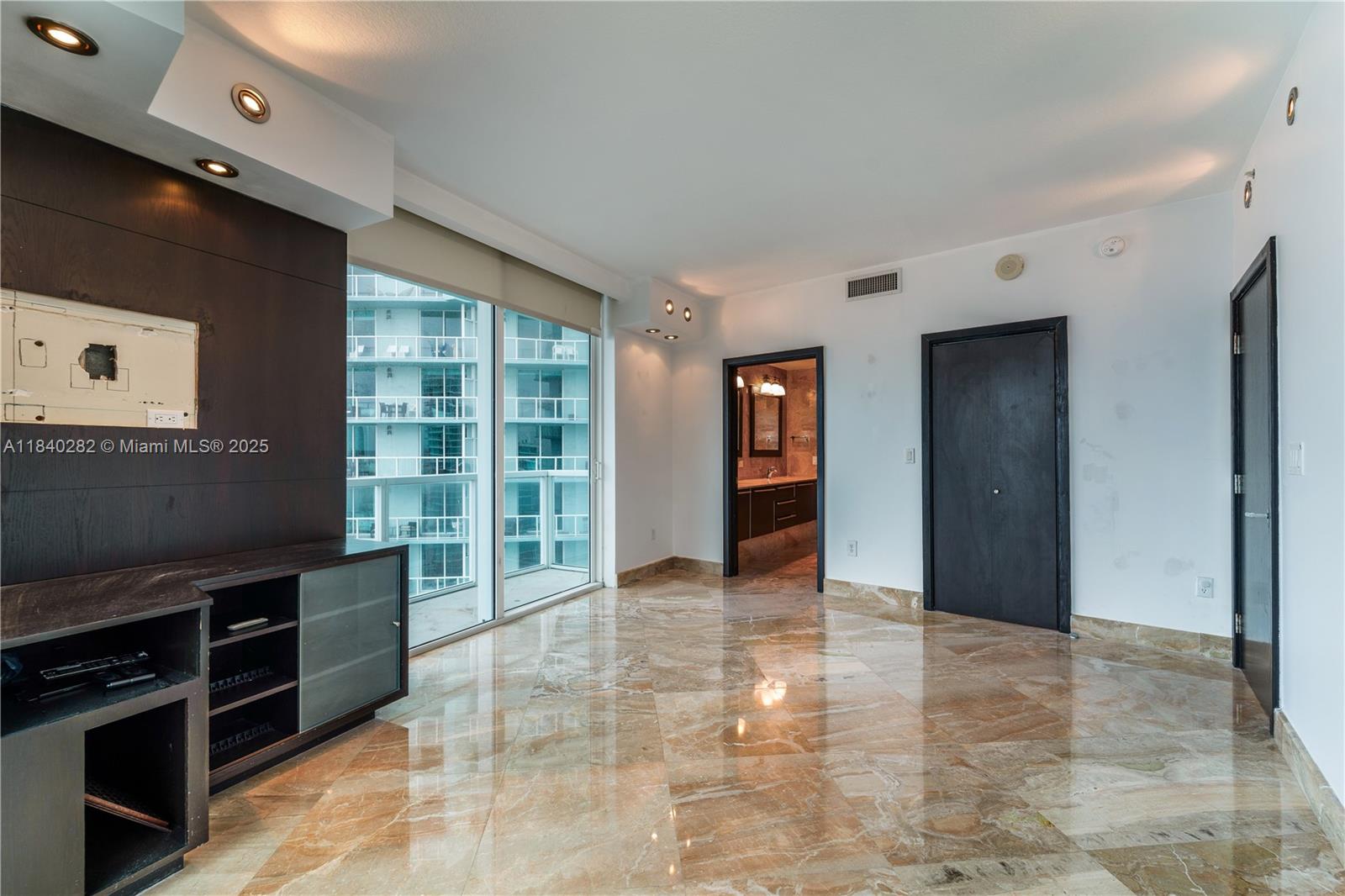 See details 3715 2 / 3 1325 sq. ft. $ 2025-07-14 0 Photo