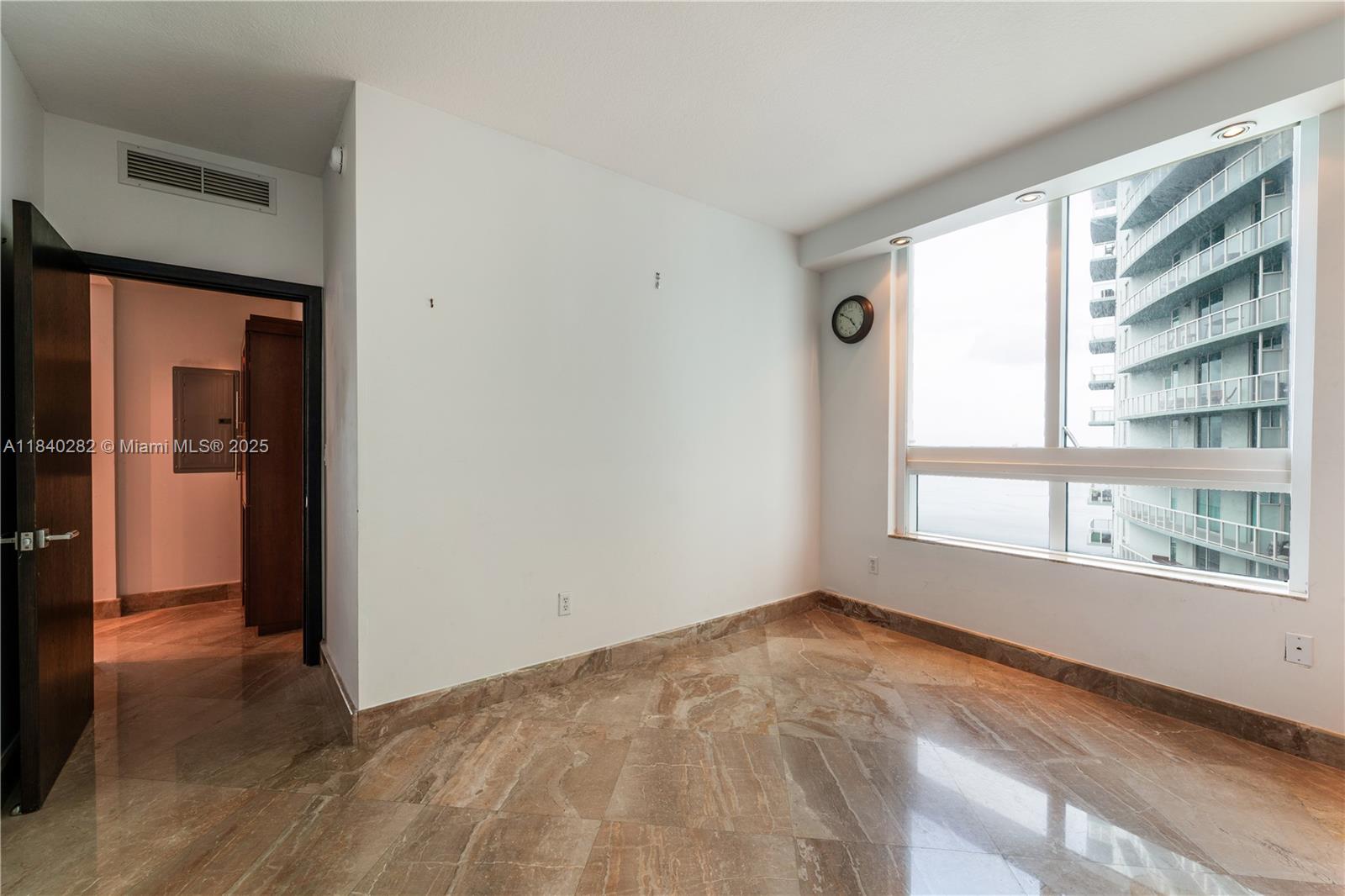 See details 3715 2 / 3 1325 sq. ft. $ 2025-07-14 0 Photo