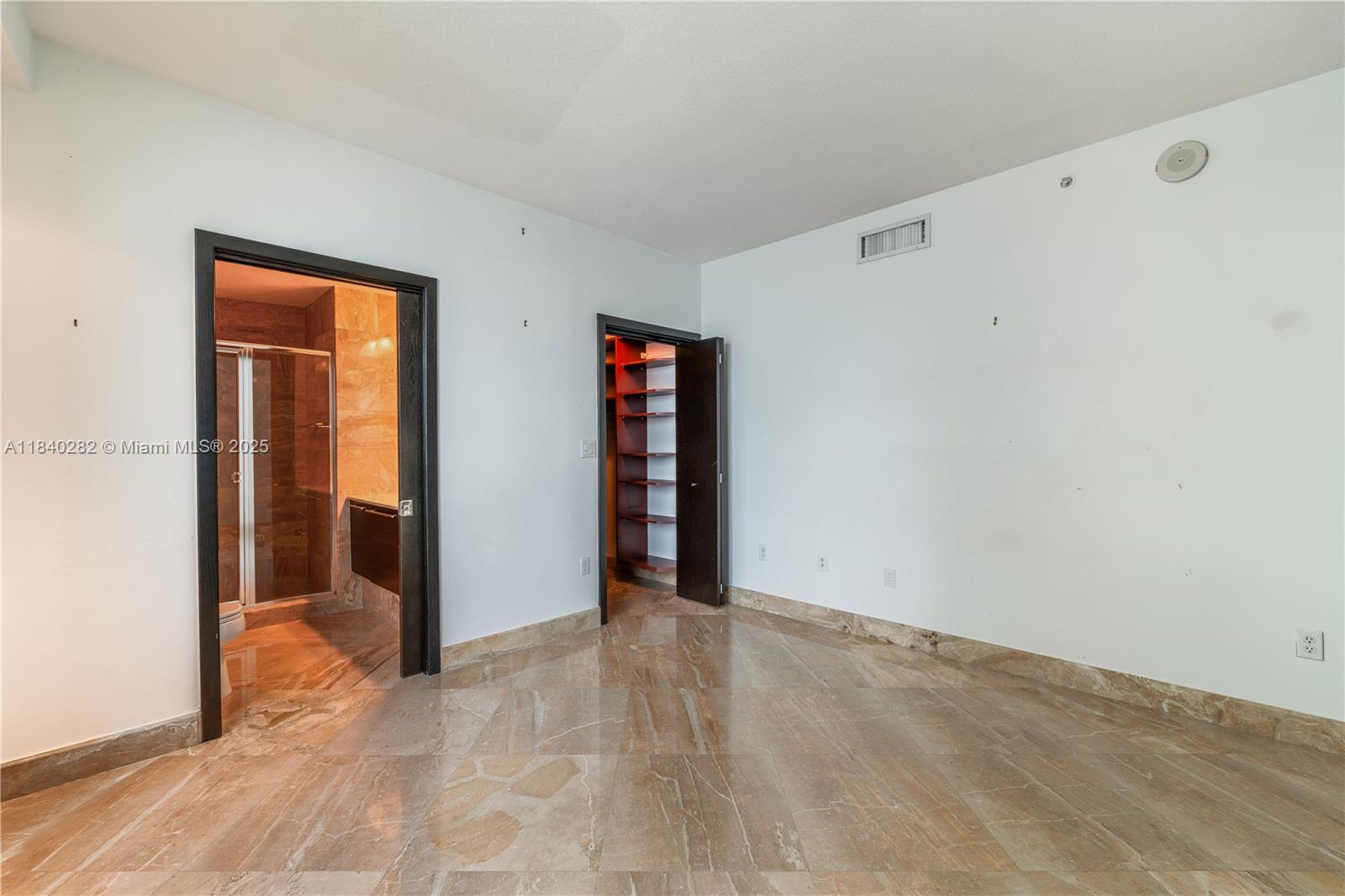 See details 3715 2 / 3 1325 sq. ft. $ 2025-07-14 0 Photo