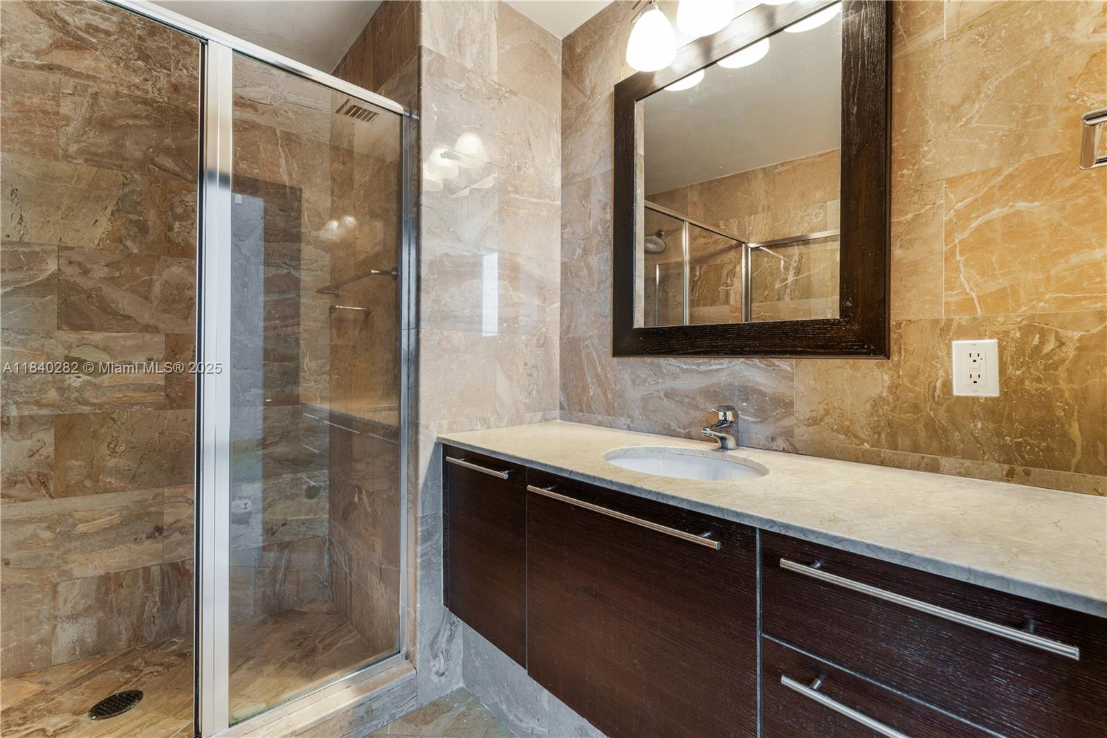 See details 3715 2 / 3 1325 sq. ft. $ 2025-07-14 0 Photo