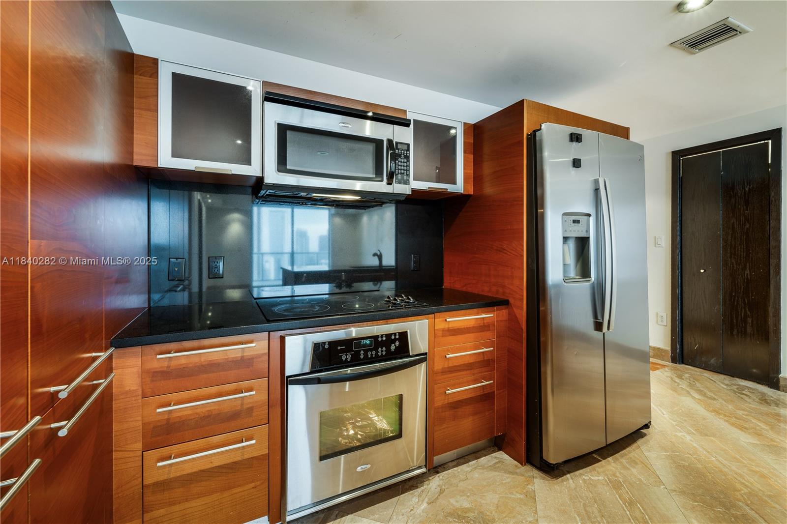 See details 3715 2 / 3 1325 sq. ft. $ 2025-07-14 0 Photo