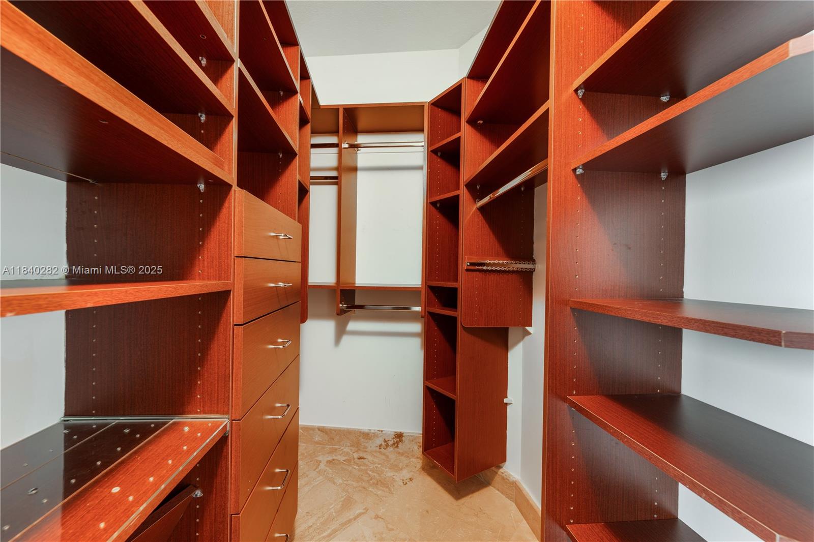See details 3715 2 / 3 1325 sq. ft. $ 2025-07-14 0 Photo