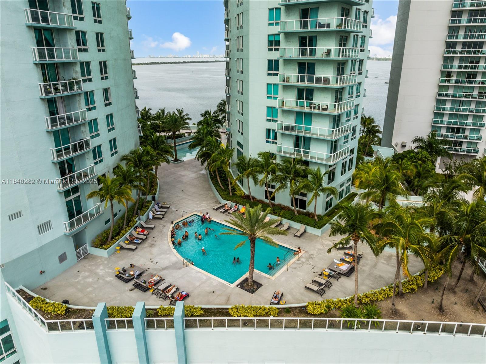 See details 3715 2 / 3 1325 sq. ft. $ 2025-07-14 0 Photo