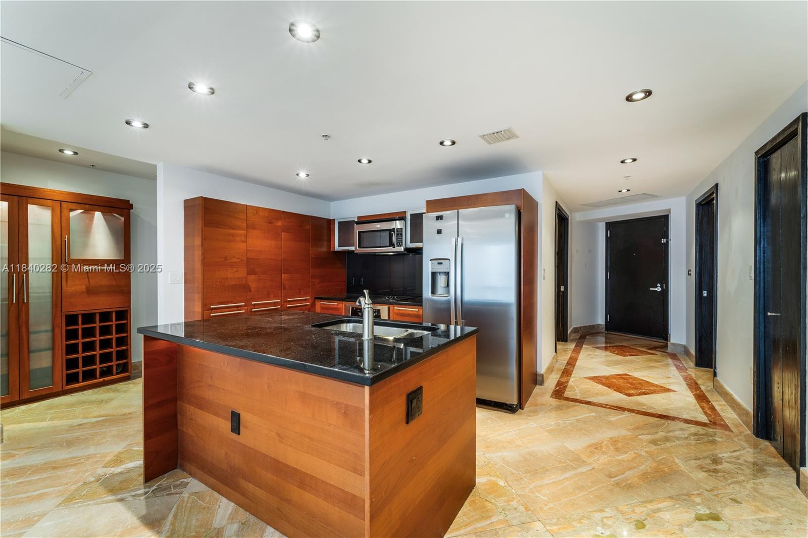 See details 3715 2 / 3 1325 sq. ft. $ 2025-07-14 0 Photo