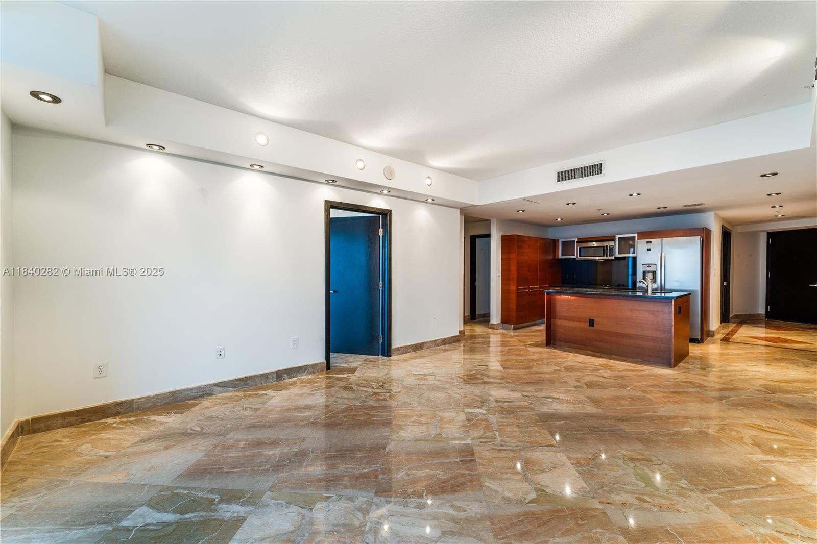 See details 3715 2 / 3 1325 sq. ft. $ 2025-07-14 0 Photo
