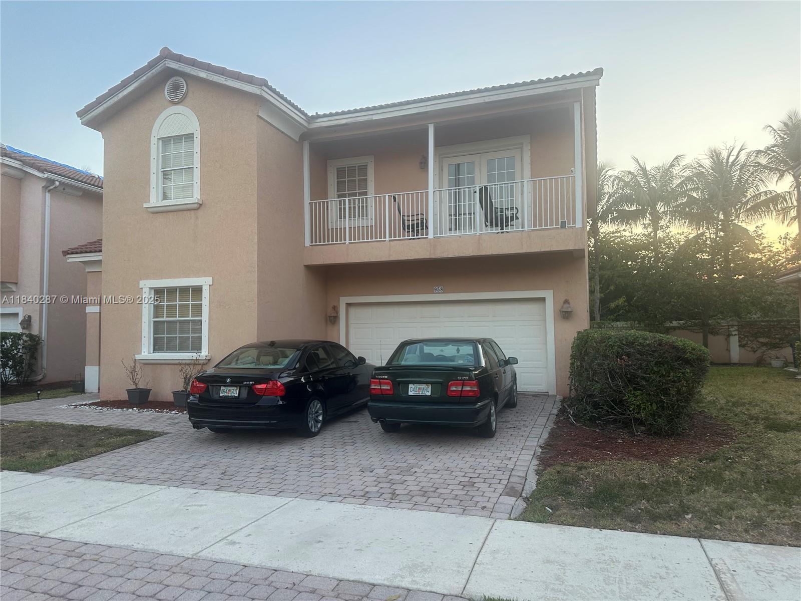 Ver detalles 958 4 / 3 2512 sq. ft. $ 2025-07-14 0 foto