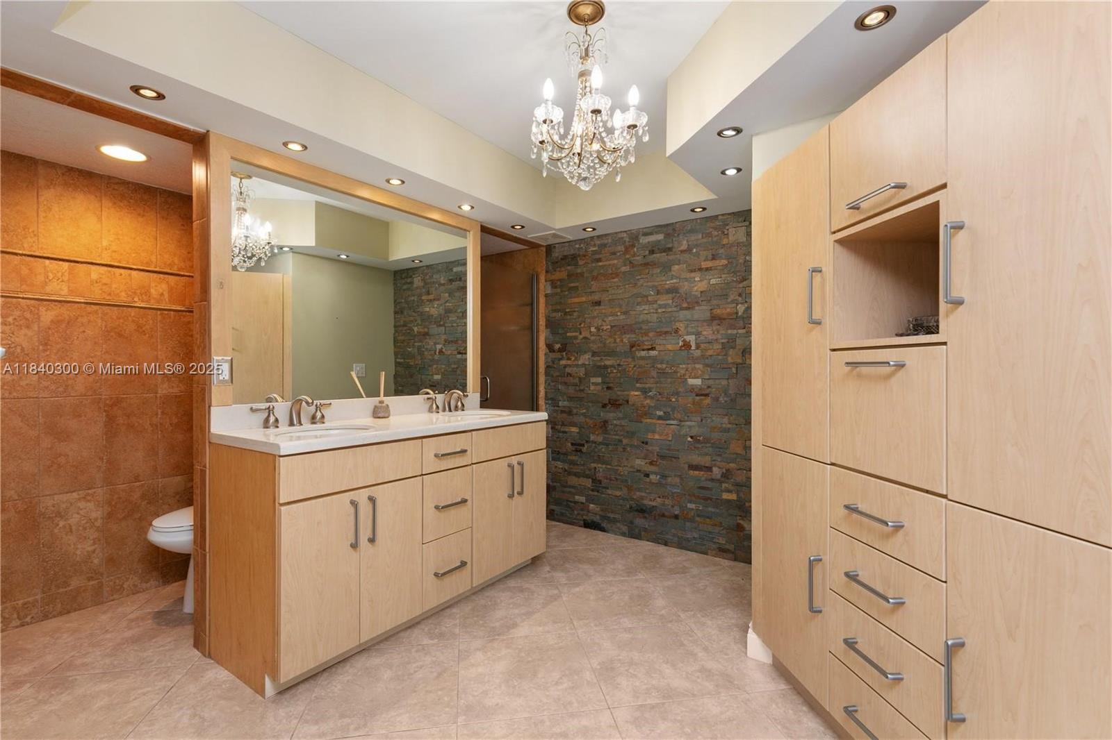 Photo of 1500 Ocean Dr  #15A, Hollywood, Florida, 33019 - primary bath